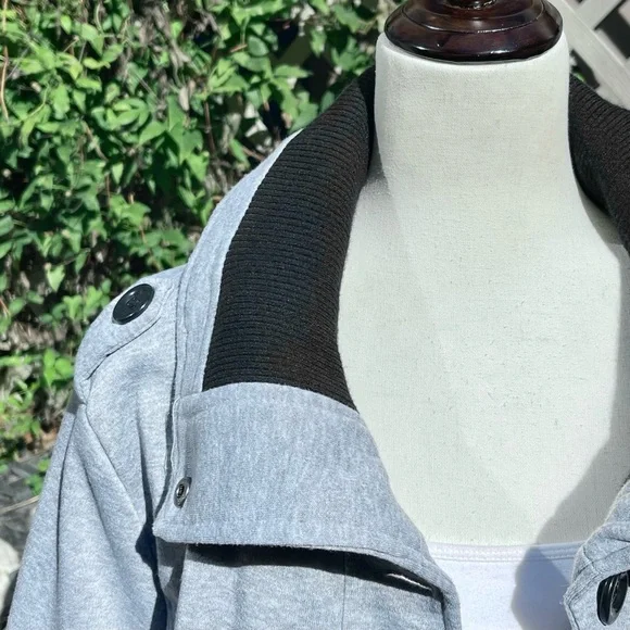 Yoki Knit Zippered Cuff Lightweight Collared Jacket - Picture 6 of 16